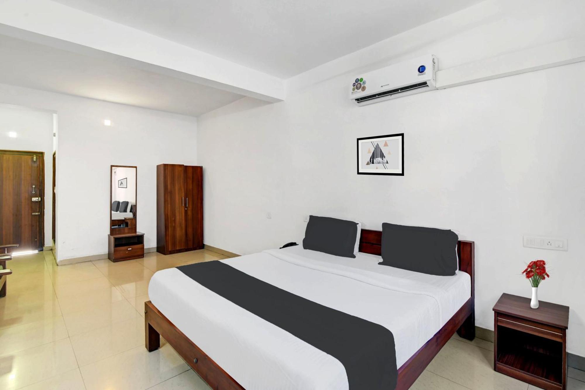 Super Collection O Madikeri City Center Near Ksrtc Bus Stand Coorg Formerly Hotel Ragsys Мадікері Екстер'єр фото